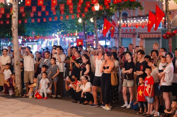 Tourists on Phu Quoc Island during April 30 holiday, 2025. Photo by SG