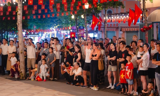 Tourists on Phu Quoc Island during April 30 holiday, 2025. Photo by SG